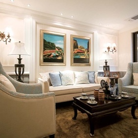 昏黄灯光下的家庭空间